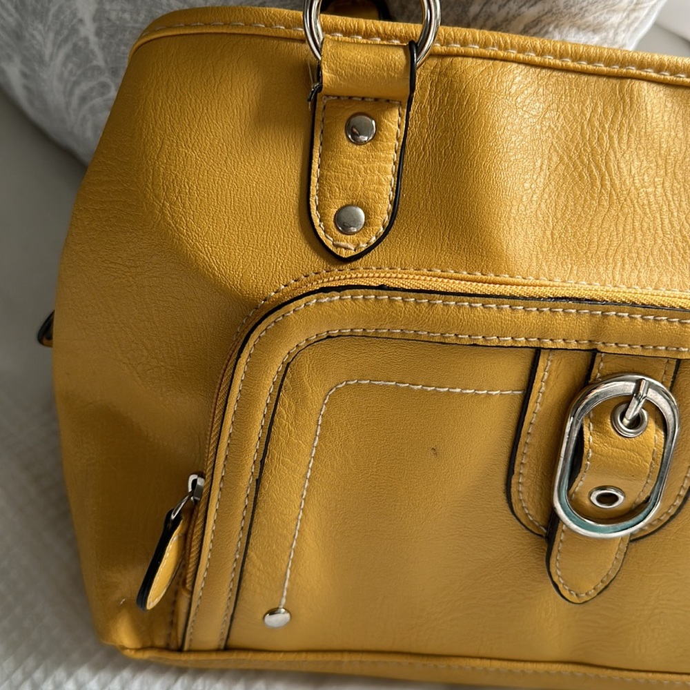 Vintage Yellow purse - Picture 2 of 16